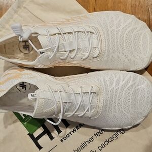 💖 HIKE LORAX FOOTWEAR  Shoes (White/Pink). (💲price reduced!) 💖